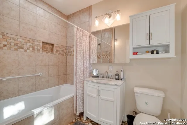 123 Bowie Luling, TX 78648