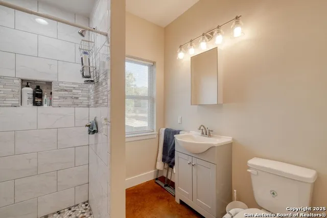 123 Bowie Luling, TX 78648