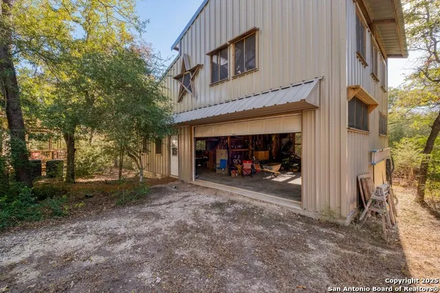 123 Bowie Luling, TX 78648