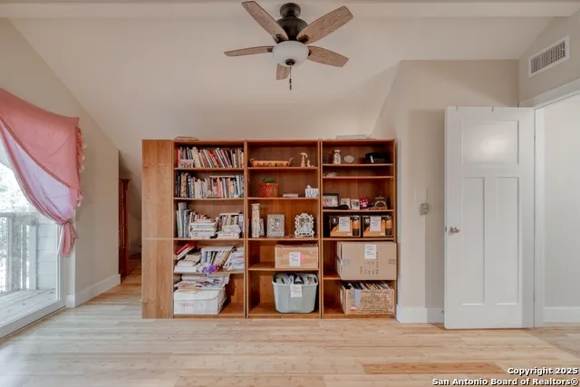 123 Bowie Luling, TX 78648