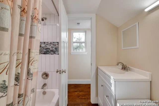 123 Bowie Luling, TX 78648