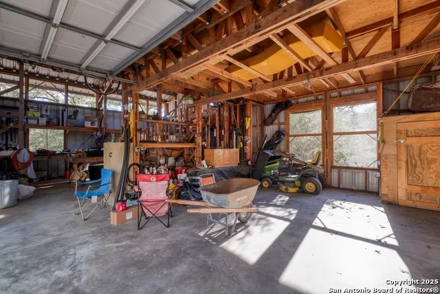 123 Bowie Luling, TX 78648