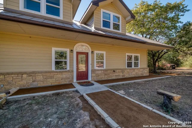 123 Bowie Luling, TX 78648