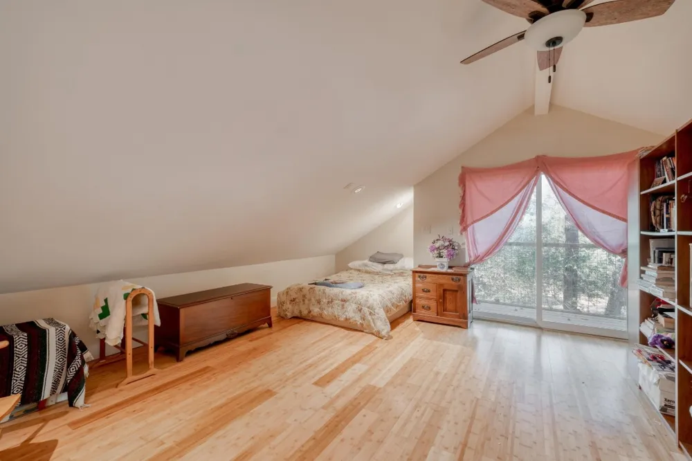 123 Bowie Trail Luling, TX 78648