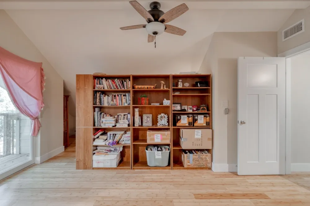 123 Bowie Trail Luling, TX 78648