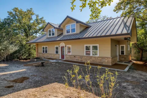 123 Bowie Trail