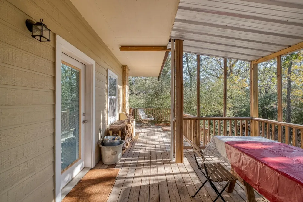 123 Bowie Trail Luling, TX 78648