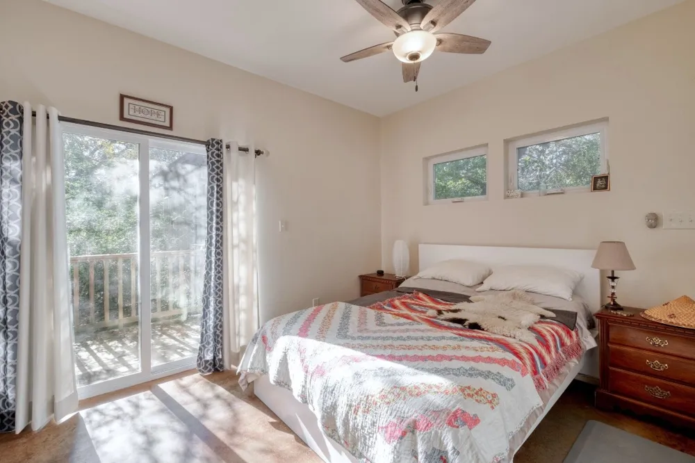 123 Bowie Trail Luling, TX 78648