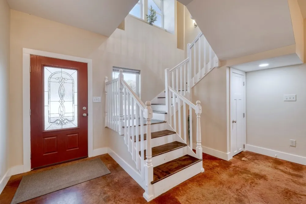 123 Bowie Trail Luling, TX 78648