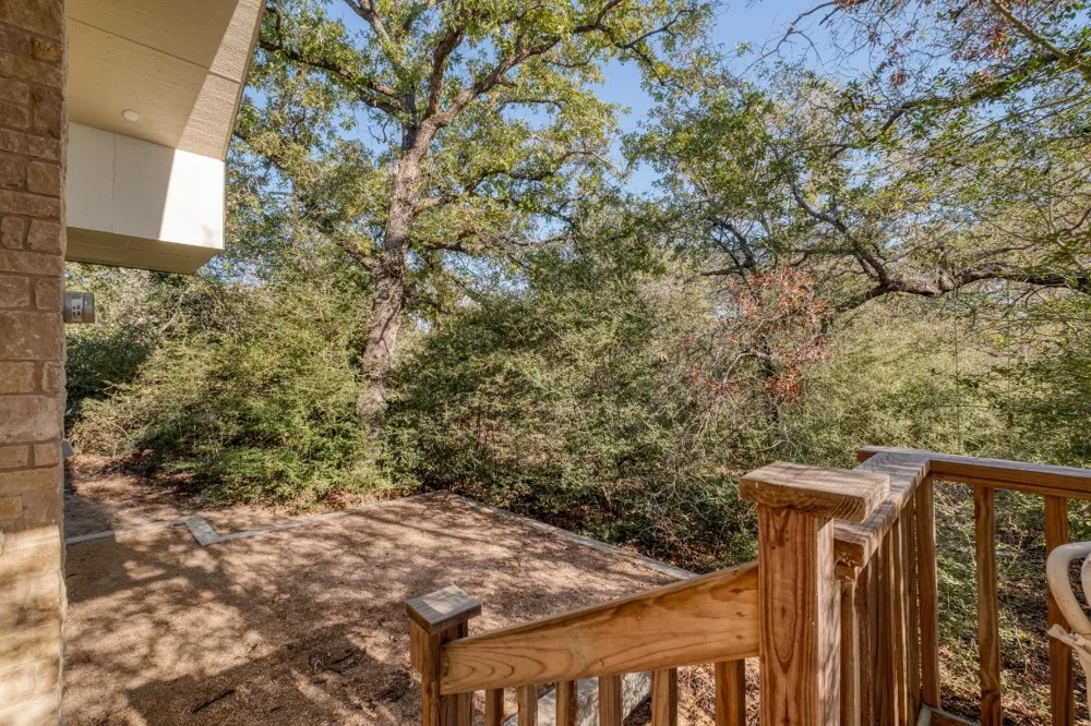 123 Bowie Trail Luling, TX 78648