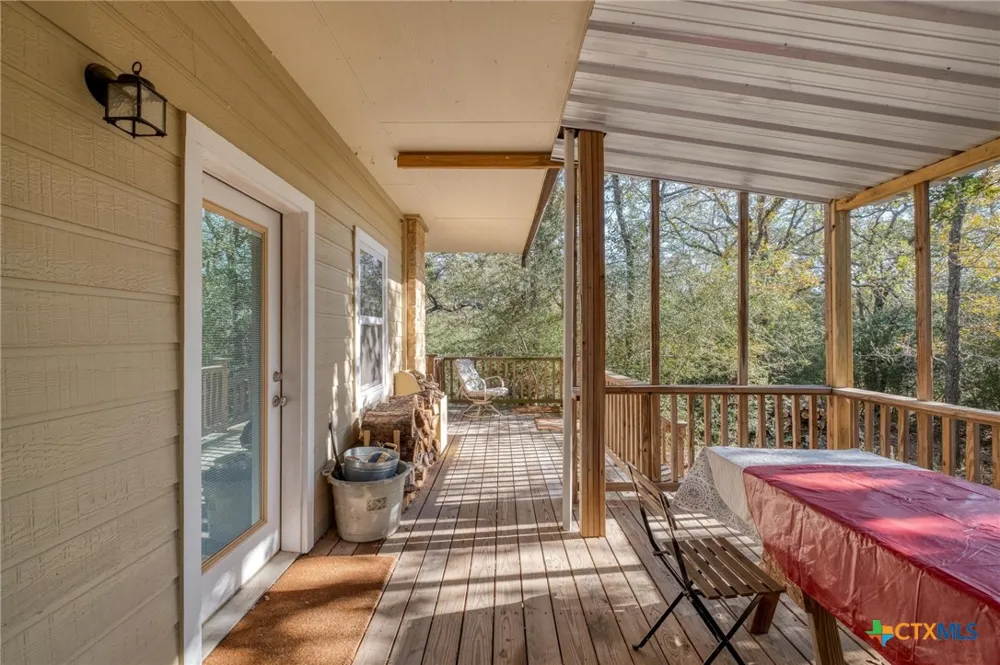 123 Bowie Trail Luling, TX 78648