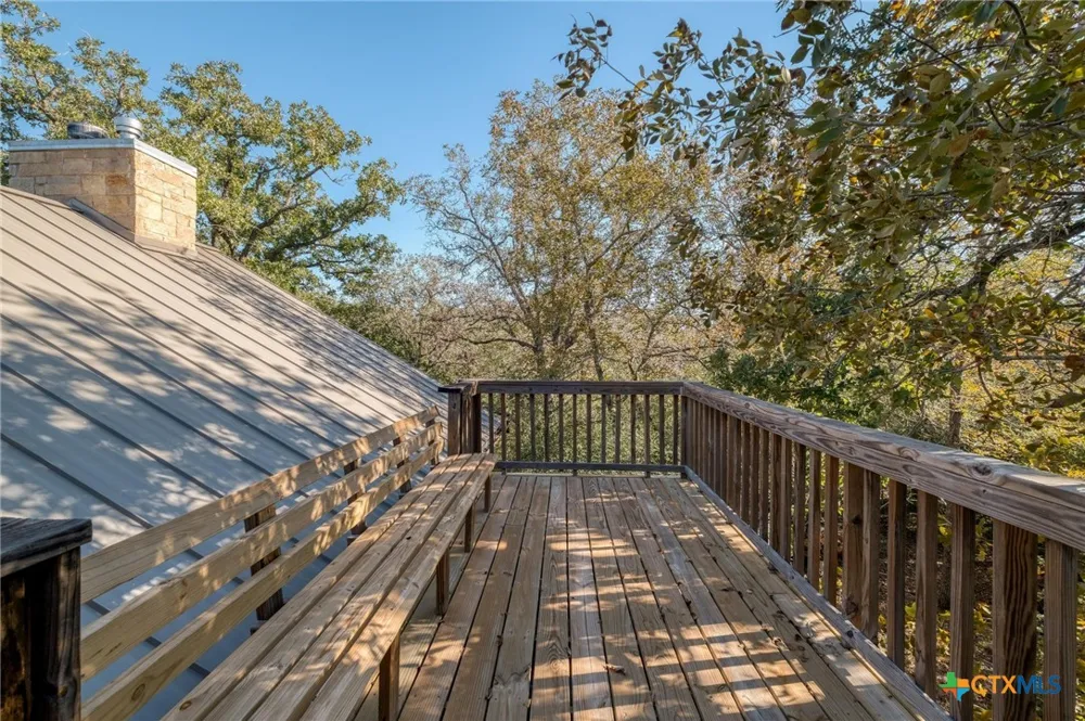 123 Bowie Trail Luling, TX 78648