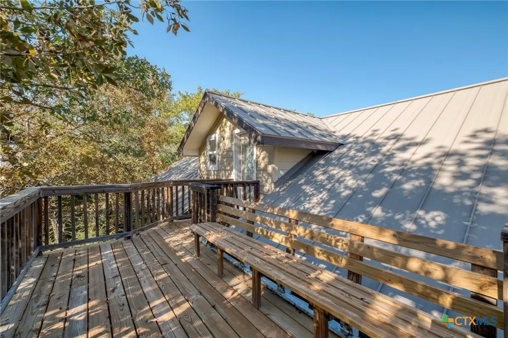 123 Bowie Trail Luling, TX 78648