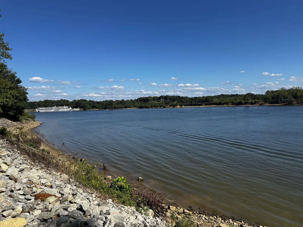 2700 CATFISH LN Crump, TN 38327