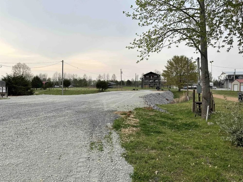 2700 CATFISH LN Crump, TN 38327