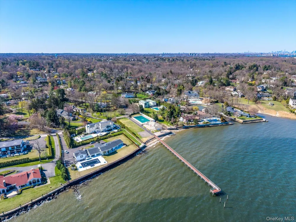 33 Harbour Road Great Neck, NY 11024