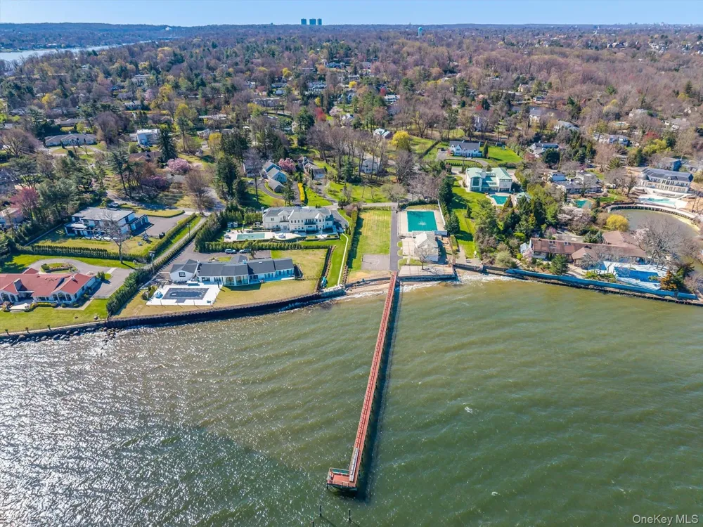 33 Harbour Road Great Neck, NY 11024