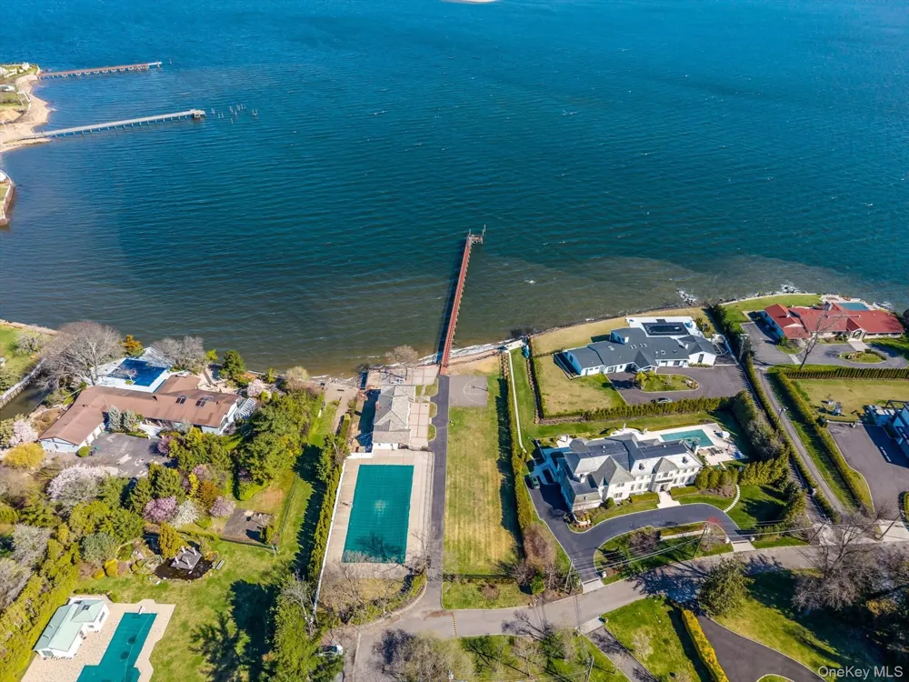 33 Harbour Road Great Neck, NY 11024