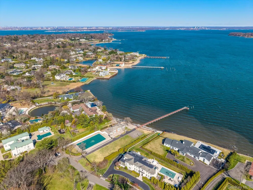 33 Harbour Road Great Neck, NY 11024