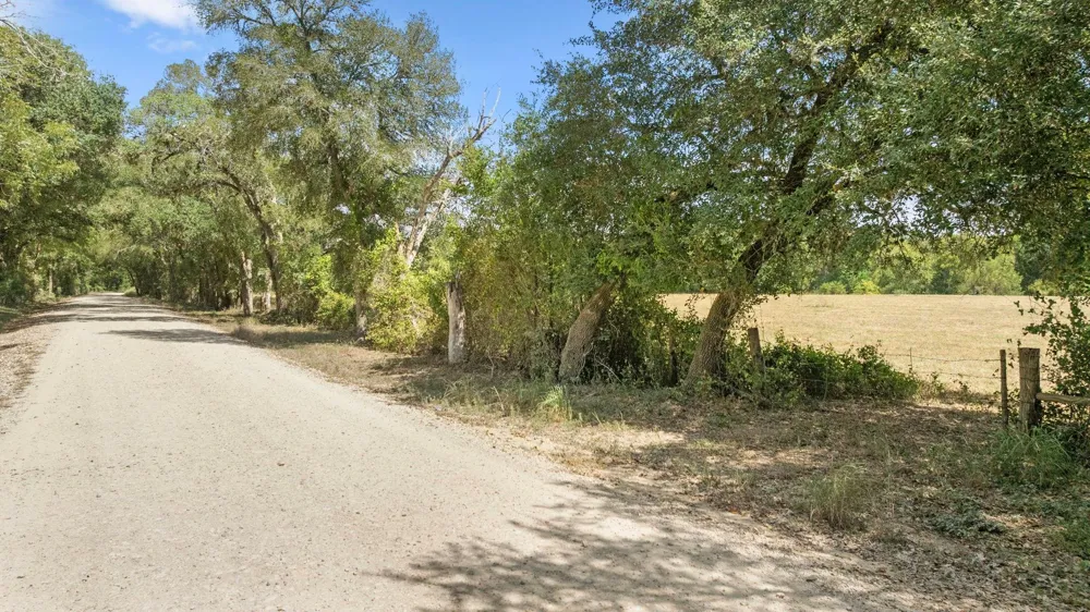 1268 Stokes Road Fayetteville, TX 78950