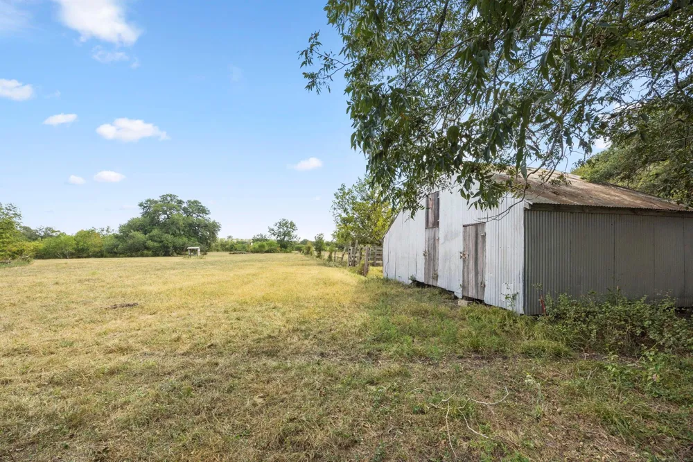 1268 Stokes Road Fayetteville, TX 78950
