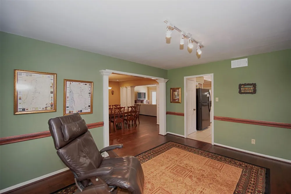 18502 Vinland Drive Nassau Bay, TX 77058