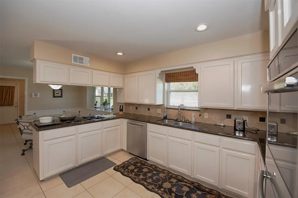 18502 Vinland Drive Nassau Bay, TX 77058
