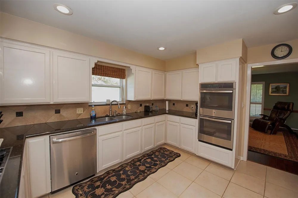 18502 Vinland Drive Nassau Bay, TX 77058