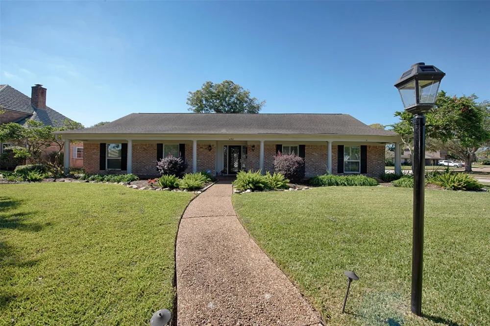 18502 Vinland Drive Nassau Bay, TX 77058