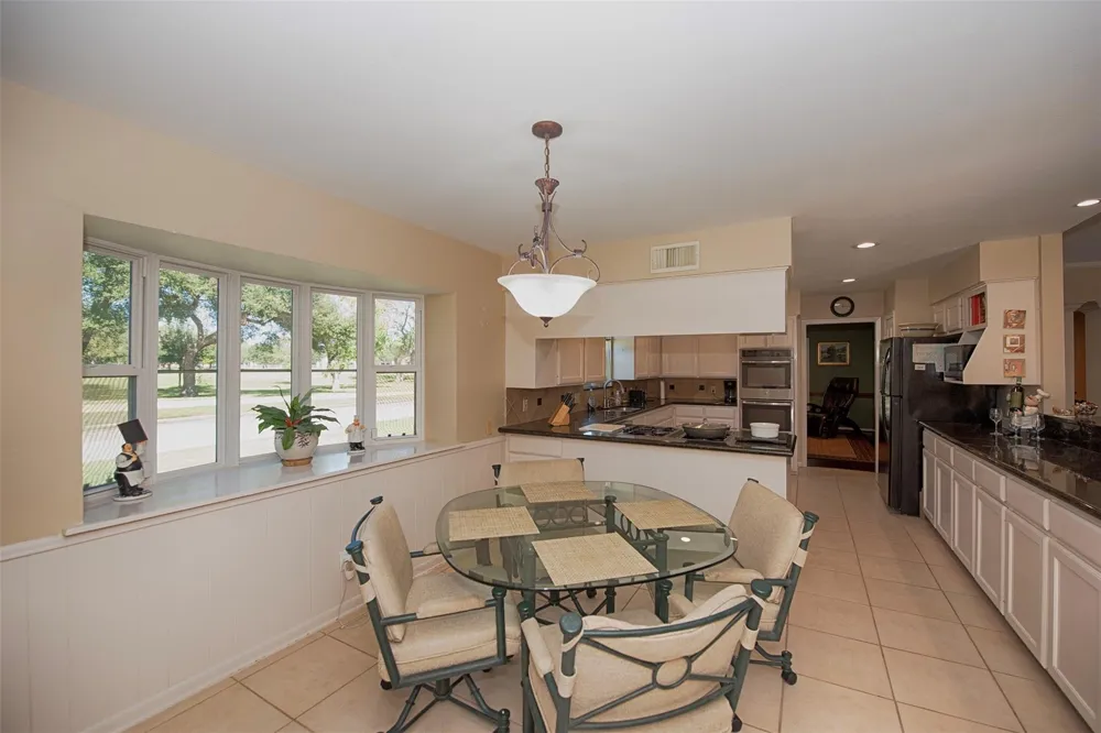 18502 Vinland Drive Nassau Bay, TX 77058