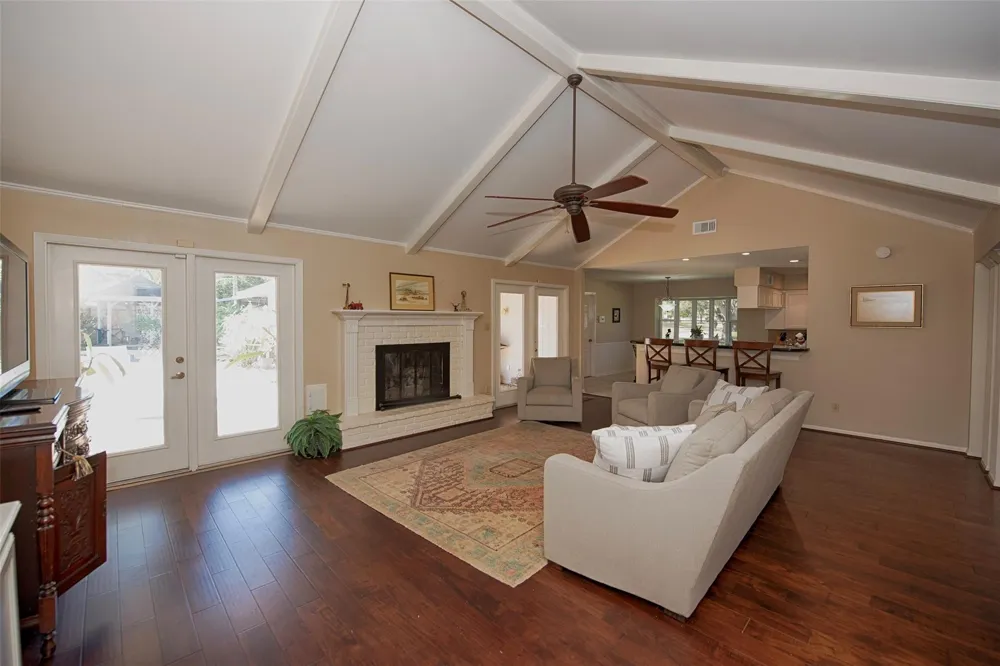18502 Vinland Drive Nassau Bay, TX 77058