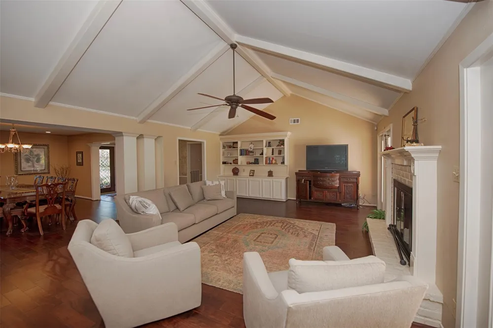 18502 Vinland Drive Nassau Bay, TX 77058