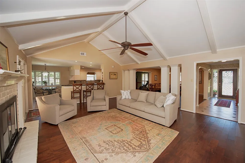 18502 Vinland Drive Nassau Bay, TX 77058
