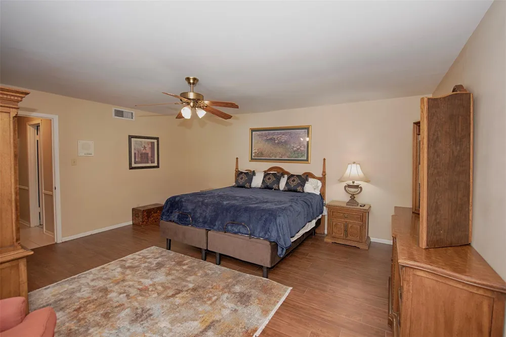18502 Vinland Drive Nassau Bay, TX 77058