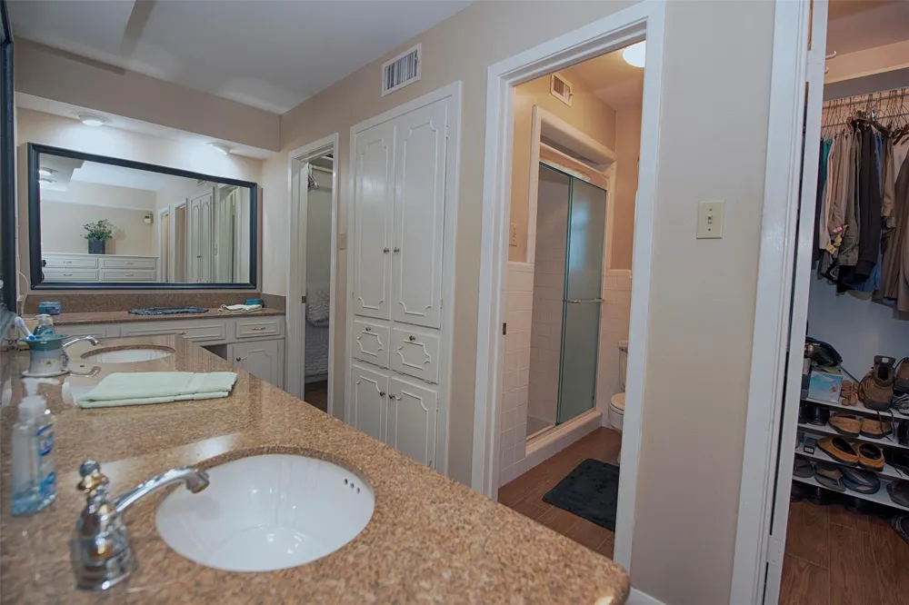 18502 Vinland Drive Nassau Bay, TX 77058
