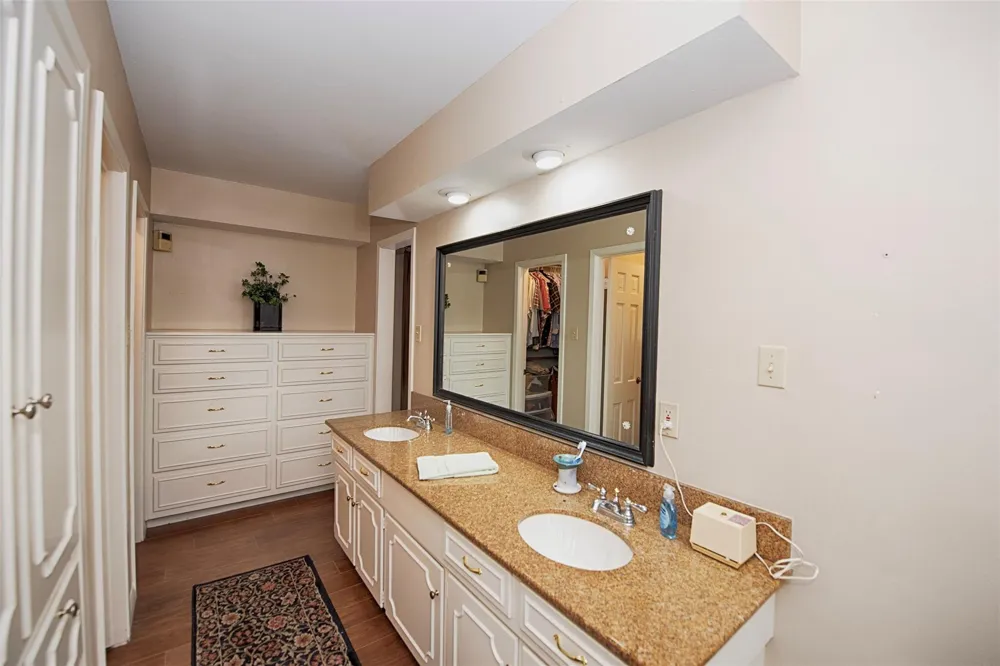 18502 Vinland Drive Nassau Bay, TX 77058