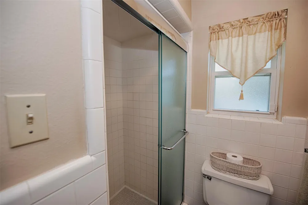 18502 Vinland Drive Nassau Bay, TX 77058
