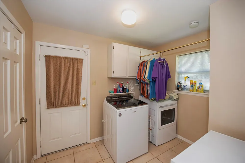 18502 Vinland Drive Nassau Bay, TX 77058