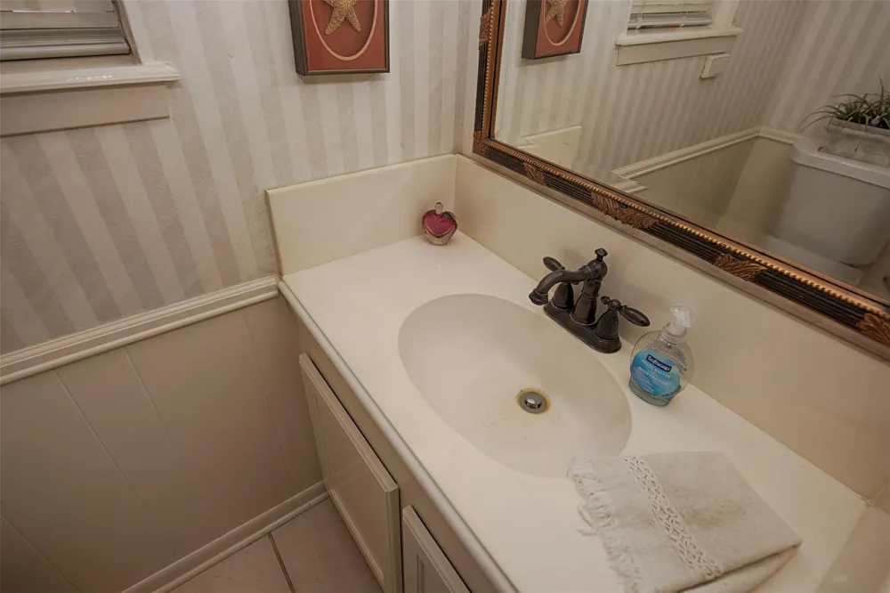 18502 Vinland Drive Nassau Bay, TX 77058