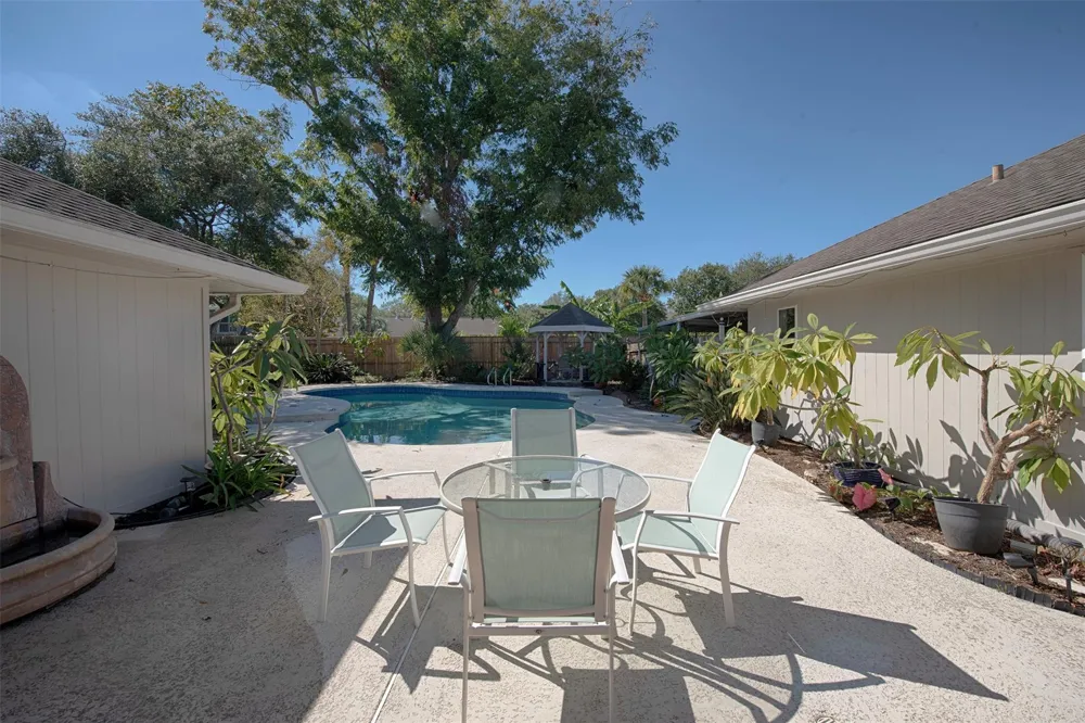 18502 Vinland Drive Nassau Bay, TX 77058