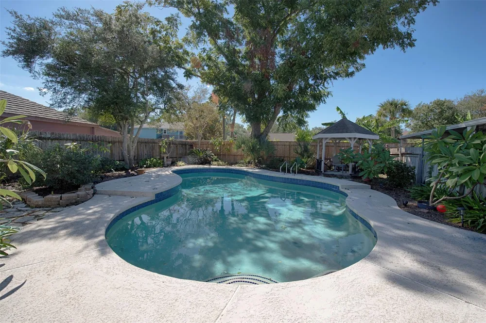 18502 Vinland Drive Nassau Bay, TX 77058