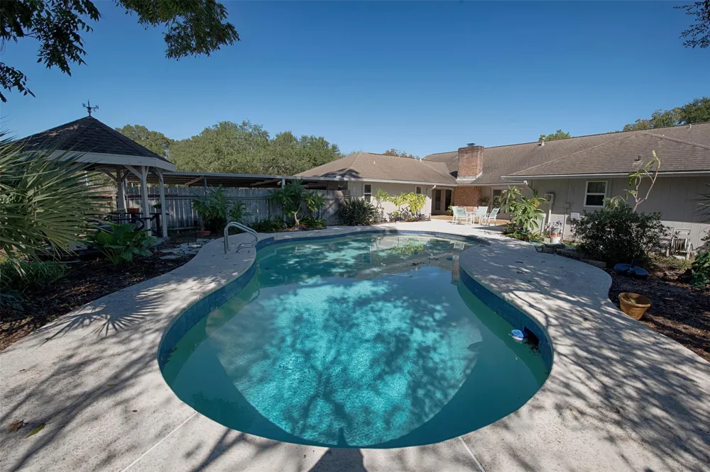18502 Vinland Drive Nassau Bay, TX 77058
