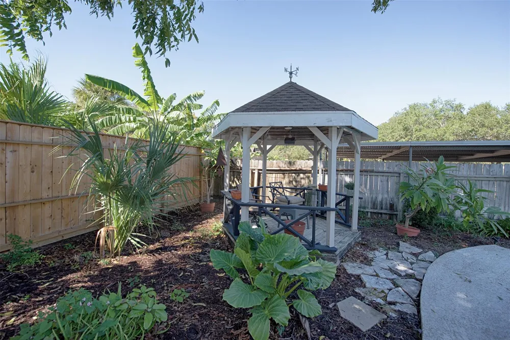 18502 Vinland Drive Nassau Bay, TX 77058