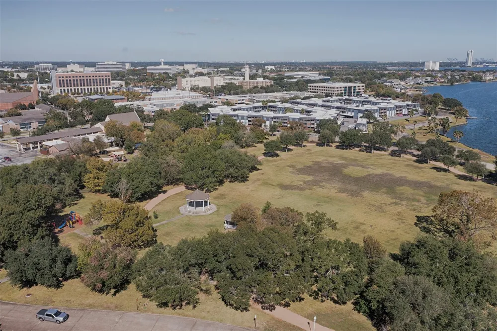 18502 Vinland Drive Nassau Bay, TX 77058