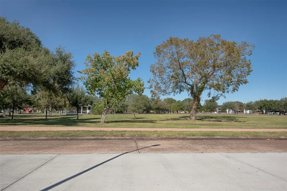 18502 Vinland Drive Nassau Bay, TX 77058
