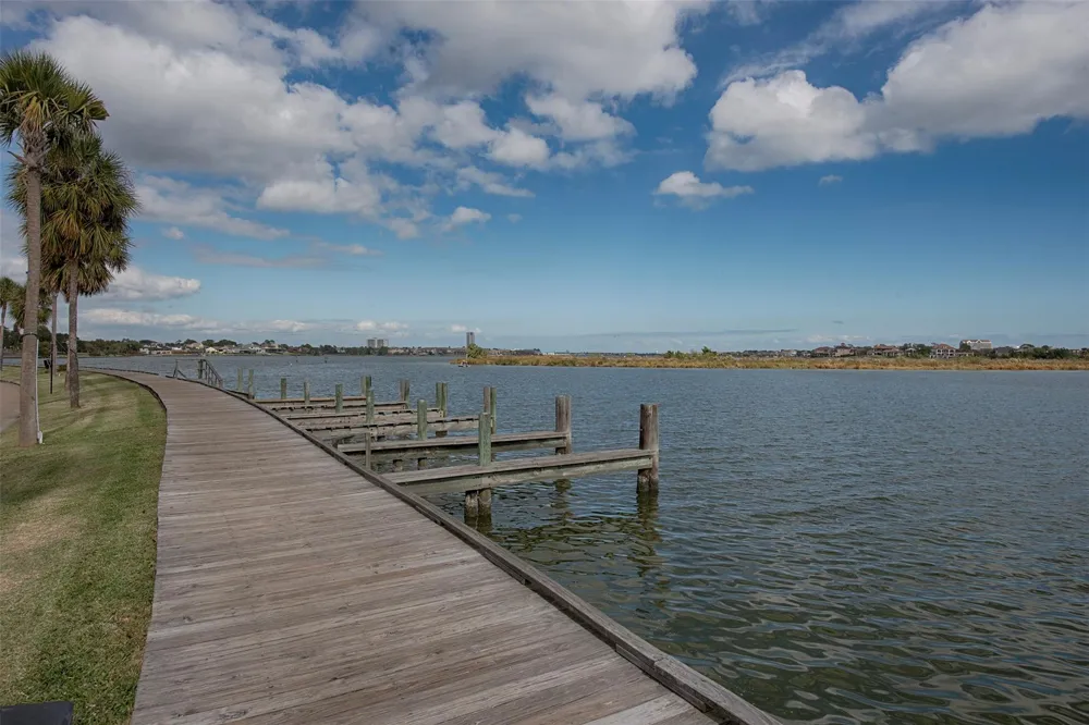 18502 Vinland Drive Nassau Bay, TX 77058