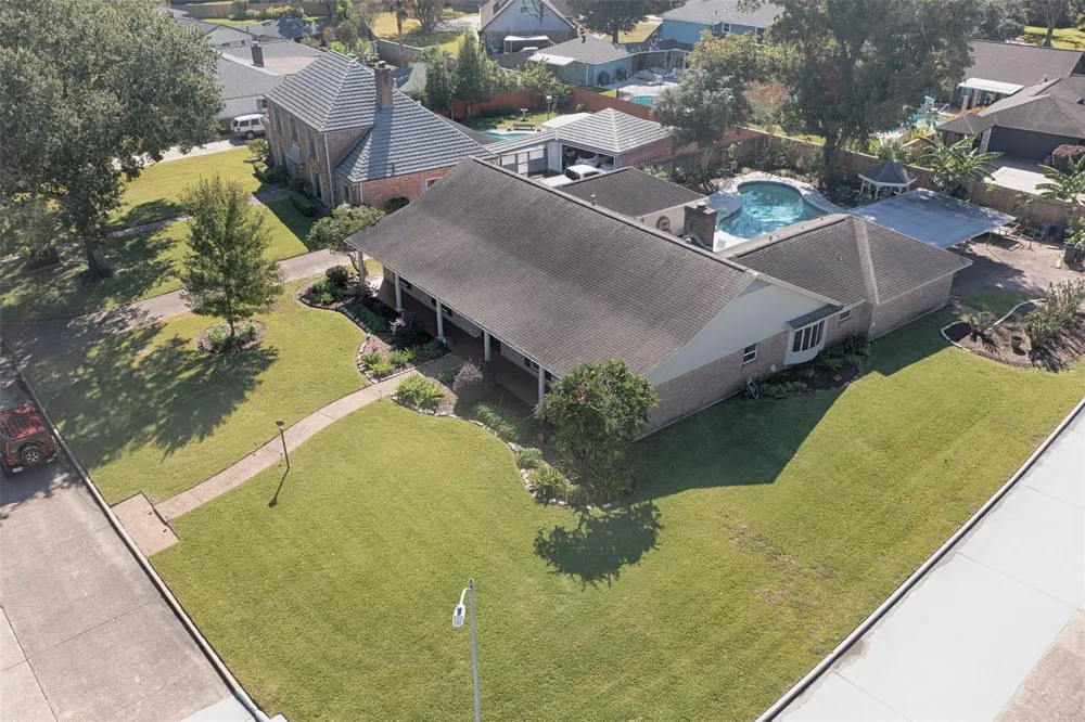18502 Vinland Drive Nassau Bay, TX 77058