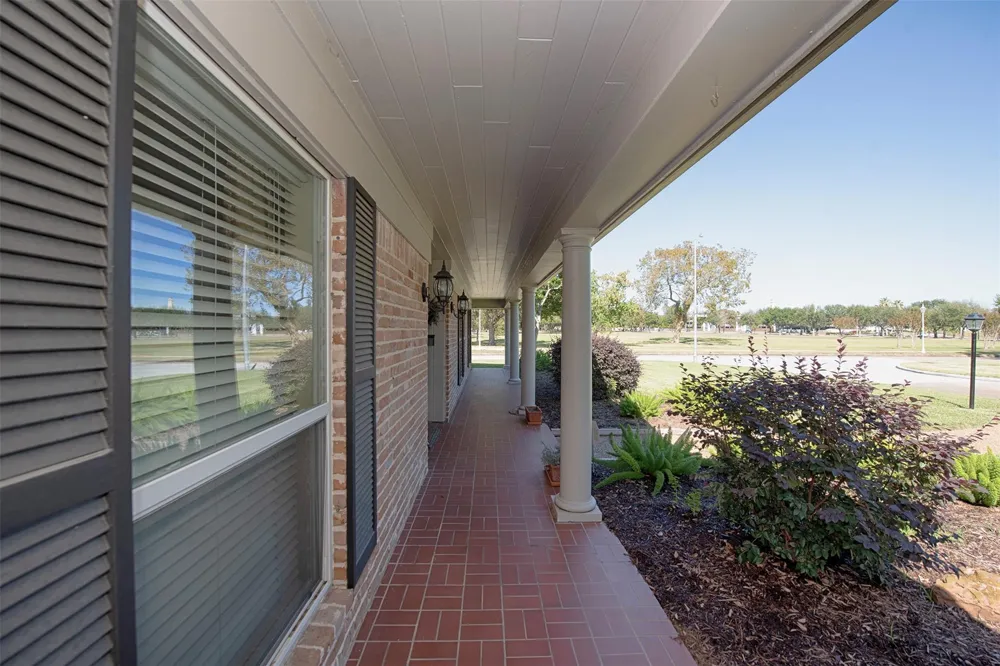 18502 Vinland Drive Nassau Bay, TX 77058