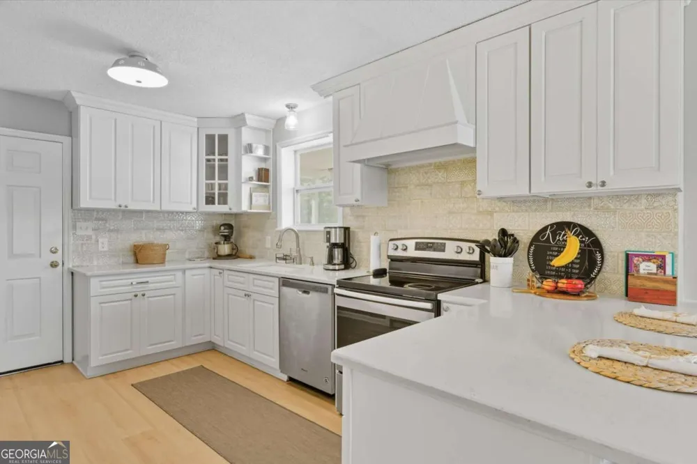 207 Azalea RD Midway, GA 31320