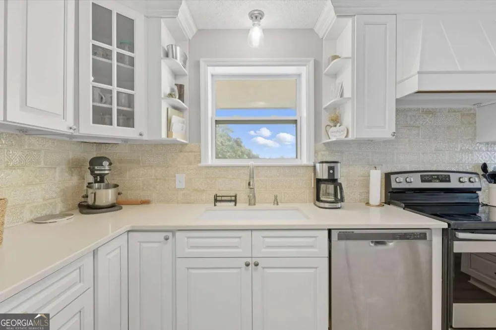 207 Azalea RD Midway, GA 31320